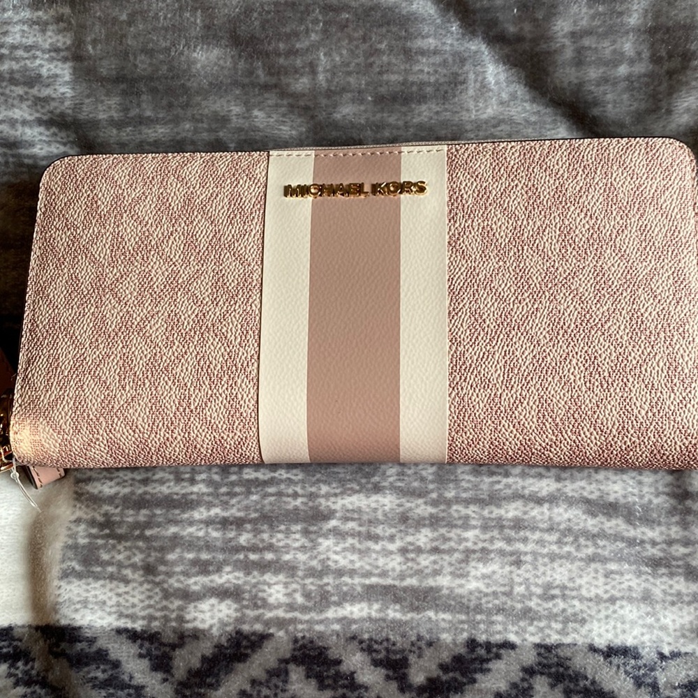 Pink Micheal kors wallet